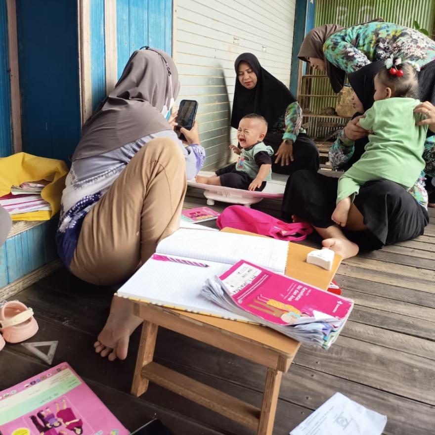 Posyandu Teratai III dan Posbindu Desa Tanah Abang Rutin Pantau Kesehatan Balita dan Lansia